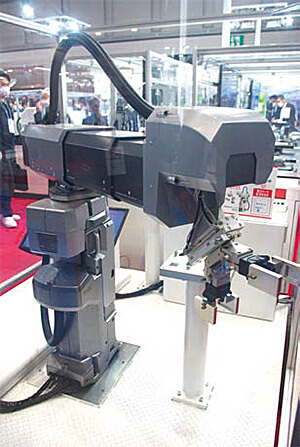 円筒座標型モジュール「MLS」は、昇降・旋回・伸縮など各軸の動きをモジュール化して単純作業を自動化する、新しいタイプのロボット
